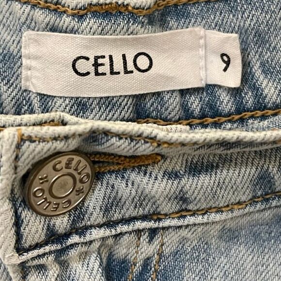 CELLO High Rise Light Wash Wide Leg Cropped Jeans Size 9 - Picture 3 of 8